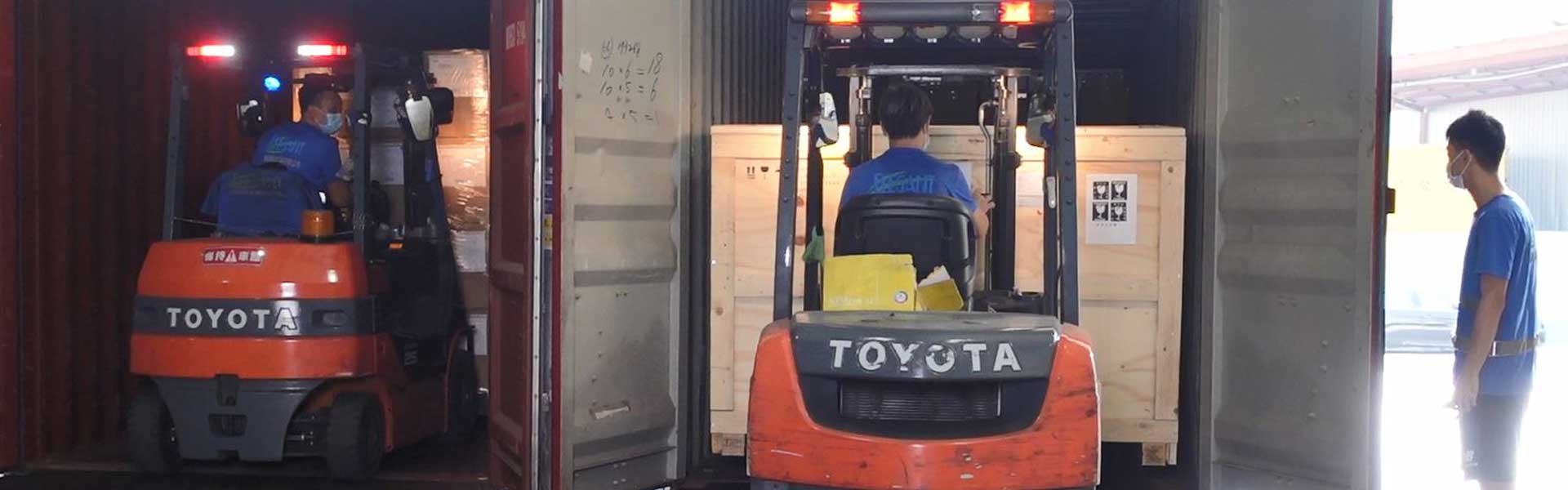 海航物流集团之 仓库 提供最专业的装卸服务，如机器、大型木箱、特别尺寸及重量之货物装卸到车、货柜或仓库存放